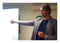 foto esteban con el dedo jpg